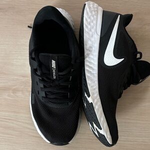 Nike Women’s Black and White Athletic Shoes